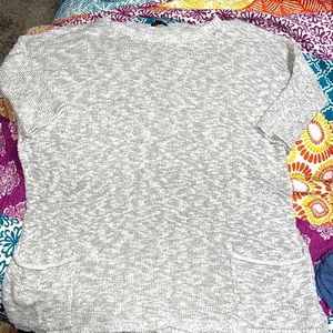 Express oversized sweater with two pockets size M/L